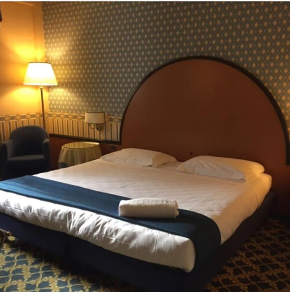 Hotel Principe Pomezia Esterno foto