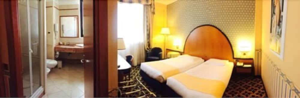 Hotel Principe Pomezia Esterno foto