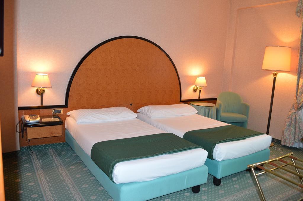 Hotel Principe Pomezia Esterno foto